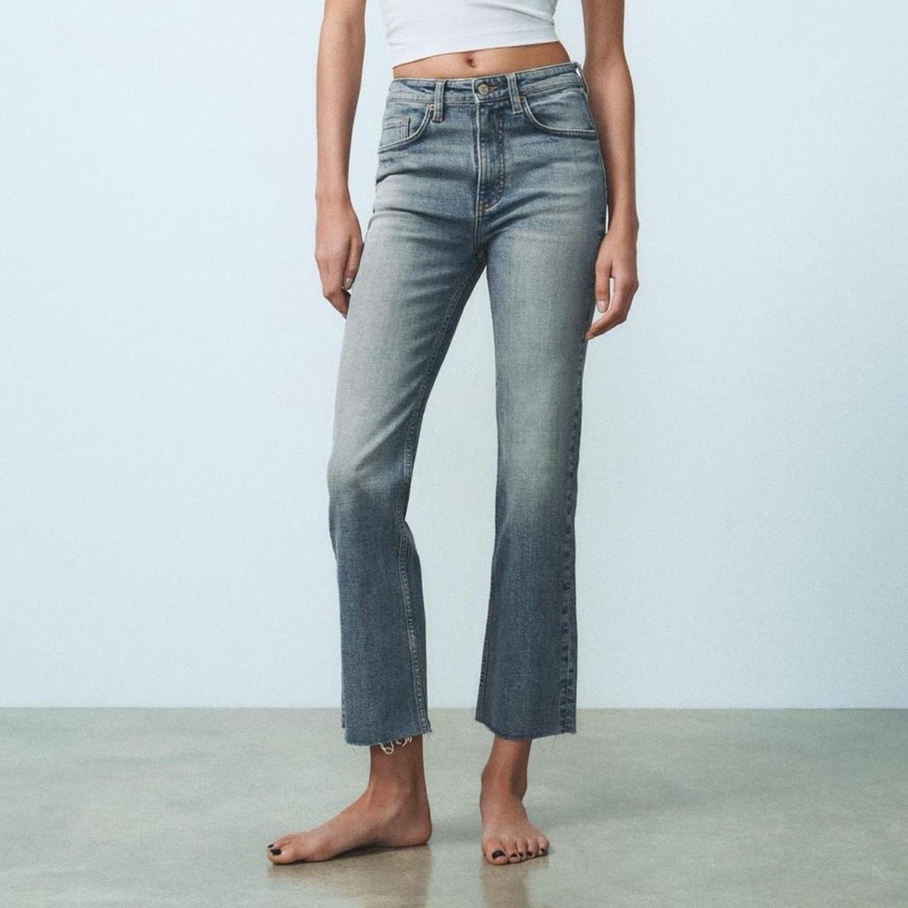 NWT Zara High Rise Cropped Flare Jeans in Light Wash - 0 (25)